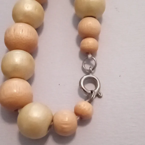 #111.   Vintage Wooden Beaded Single Strand Necklace.  11" Long - Picture 3 of 3